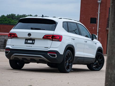 Certified 2023 Volkswagen Taos SE w/ Panoramic Sunroof Package AWD/4WD image 6