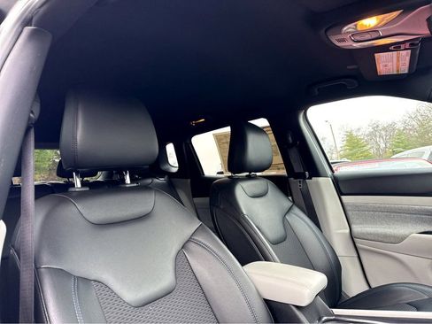 Certified 2024 Jeep Compass Latitude image 8