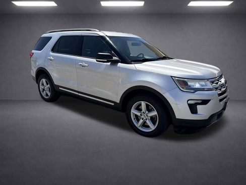 Used 2019 Ford Explorer XLT w/ Equipment Group 201A FWD image 8