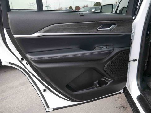 Used 2020 Jeep Grand Cherokee Limited X image 12