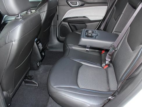 Used 2024 Jeep Compass Latitude AWD/4WD image 15