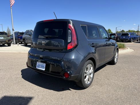 Used 2016 Kia Soul + FWD image 11