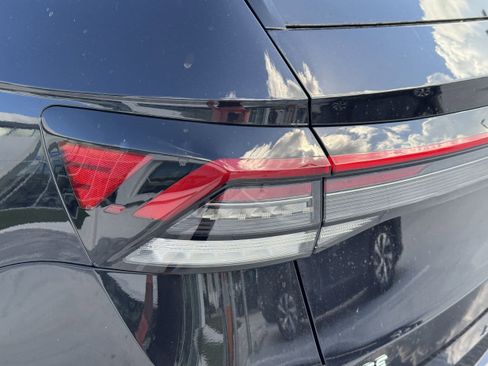 New 2025 Volkswagen Taos SE image 7