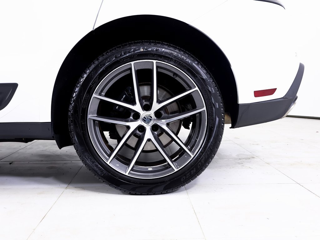 Certified 2025 Porsche Macan AWD/4WD image 23