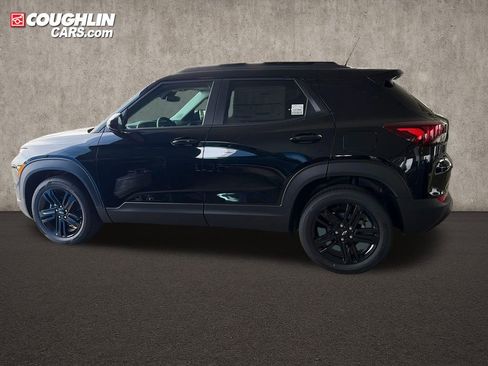 New 2026 Chevrolet TrailBlazer LT w/ Midnight Edition FWD image 2