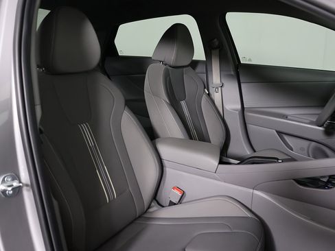 Used 2024 Hyundai Elantra SEL image 27