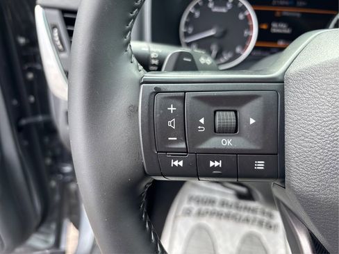 Used 2025 Nissan Rogue SV AWD/4WD image 27