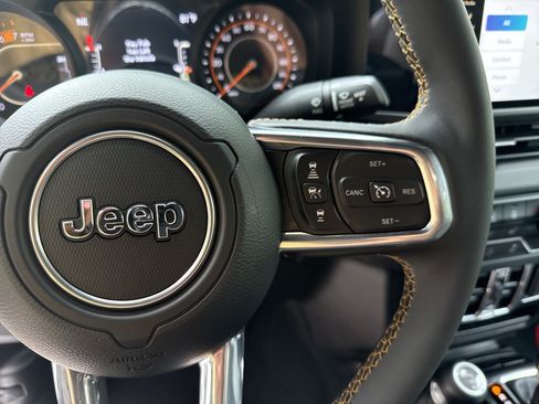Used 2024 Jeep Wrangler Unlimited Sahara AWD/4WD image 27