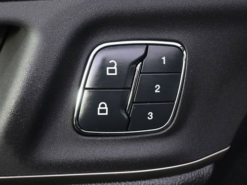 Used 2018 Lincoln MKC Premiere FWD image 22