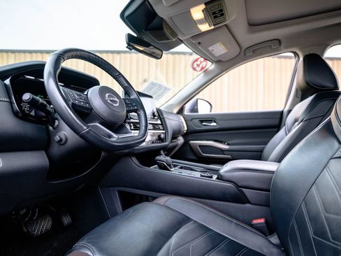 Used 2023 Nissan Pathfinder Platinum AWD/4WD image 5