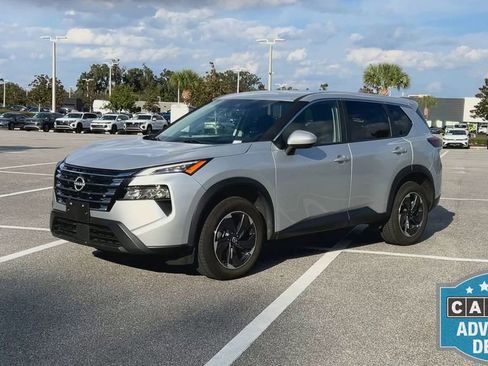 Used 2024 Nissan Rogue SV image 4