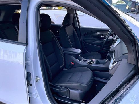 Used 2024 GMC Terrain SLE w/ Elevation Edition FWD image 7