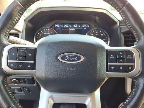 Used 2024 Ford Expedition XLT RWD image 5