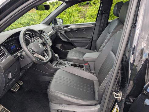 Used 2023 Volkswagen Tiguan SE R-Line AWD/4WD image 15