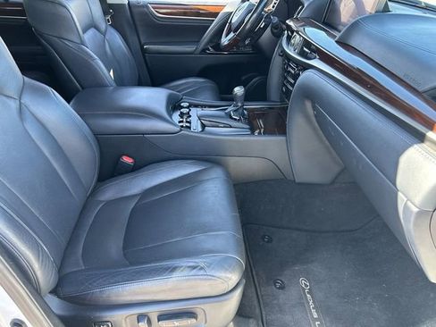 Used 2021 Lexus LX 570 4WD w/ Luxury Package image 13