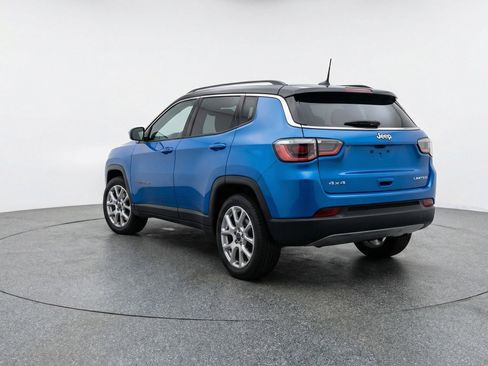 Used 2025 Jeep Compass Limited image 6