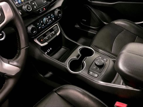 Used 2022 GMC Terrain SLT w/ Infotainment Package II image 20