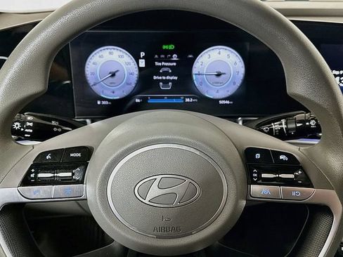 Used 2024 Hyundai Elantra SEL FWD image 12