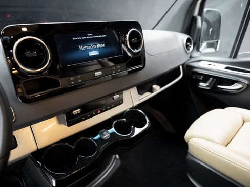 Used 2022 Mercedes-Benz Sprinter 144 Cargo image 42