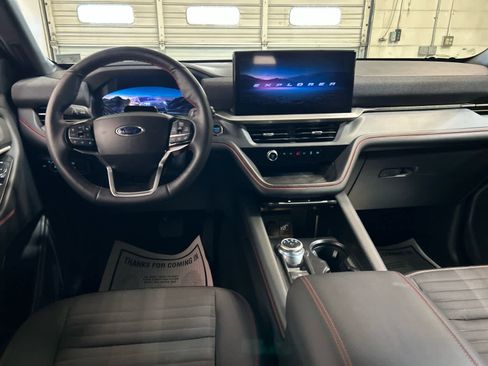 Used 2025 Ford Explorer ST-Line w/ ST-Line Street Pack AWD/4WD image 4