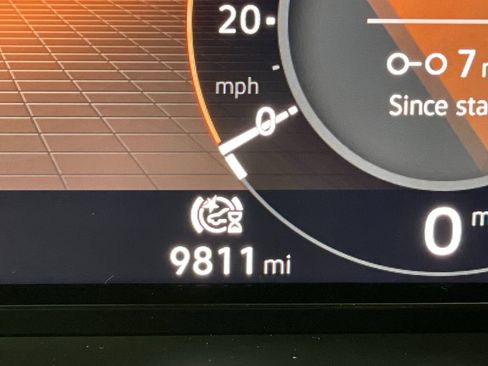 Used 2024 Volkswagen Atlas Peak Edition SE image 6