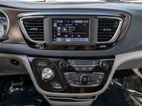 Used 2022 Chrysler Voyager LX image 20