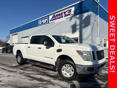 Used 2019 Nissan Titan SV image 1