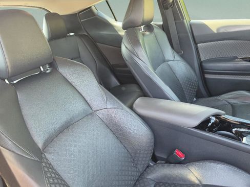 Used 2021 Toyota C-HR Limited FWD image 28