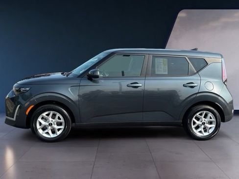 Used 2025 Kia Soul LX w/ LX Technology Package FWD image 2