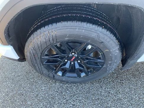 New 2026 GMC Sierra 1500 Elevation image 11