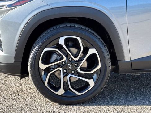 Certified 2024 Chevrolet Trax RS FWD image 32