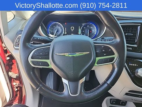 Certified 2018 Chrysler Pacifica Touring-L Plus image 10