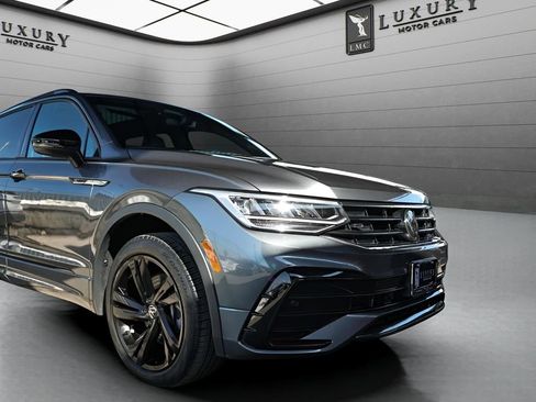 Used 2024 Volkswagen Tiguan SE R-Line image 40