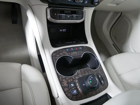 Used 2022 GMC Acadia Denali w/ Denali Ultimate Package FWD image 24