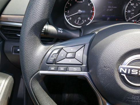 Used 2025 Nissan Altima 2.5 SV FWD image 20