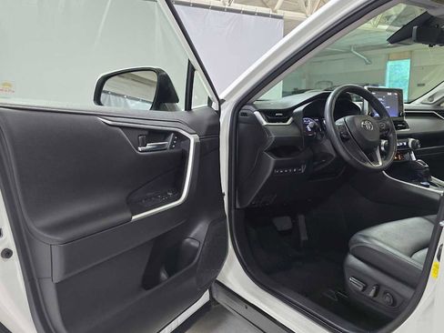 Used 2022 Toyota RAV4 Limited image 19