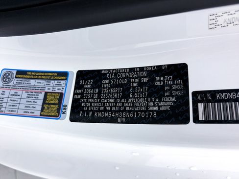 Used 2022 Kia Carnival LX image 41