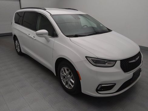 Used 2022 Chrysler Pacifica Touring-L image 13