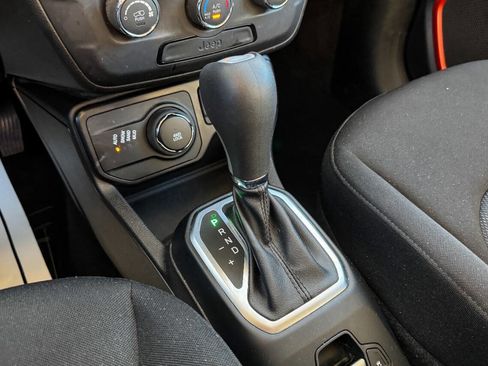 Used 2018 Jeep Renegade Sport w/ Power & Air Group image 27