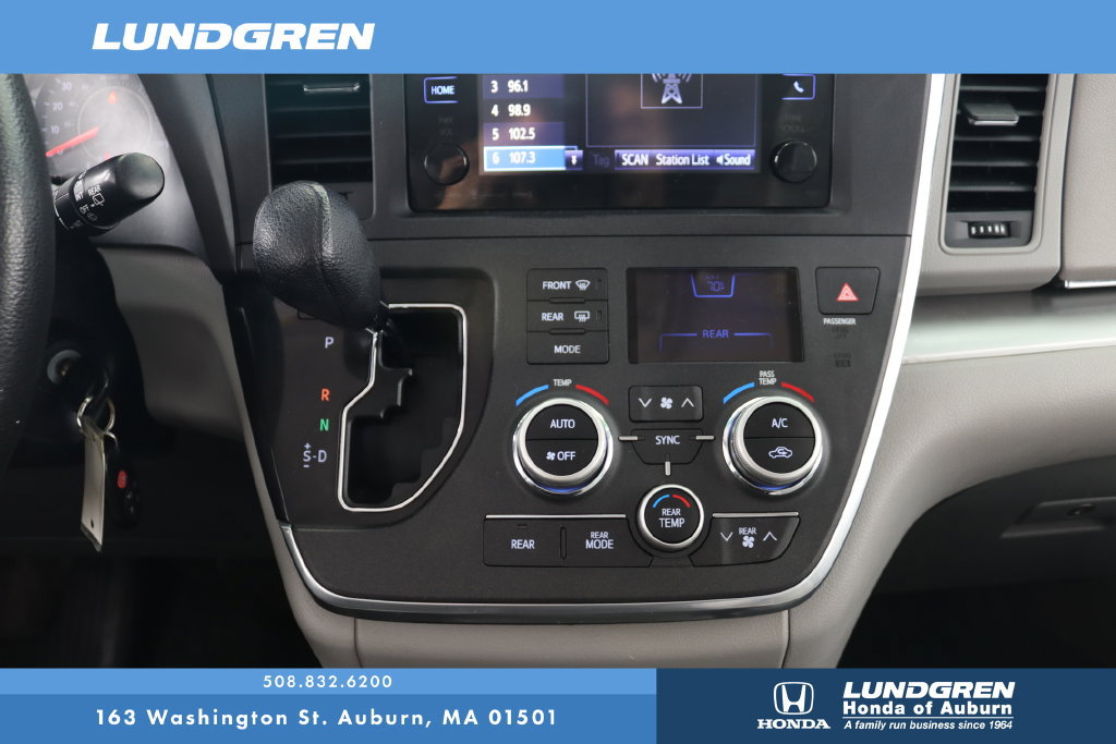 Used 2017 Toyota Sienna LE AWD/4WD image 23
