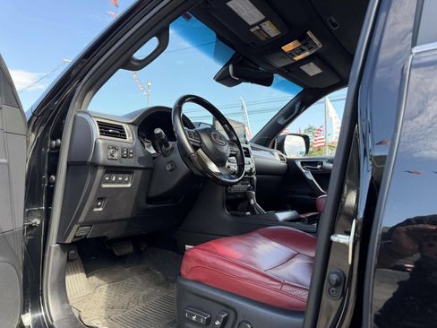 Used 2023 Lexus GX 460 Luxury w/ Sport Design Package AWD/4WD image 19