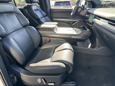 New 2025 Lincoln Navigator L Reserve w/ Jet Appearance Package AWD/4WD image 9