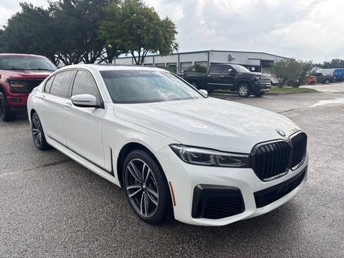 Used 2022 BMW 750i xDrive w/ Executive Package AWD/4WD image 3