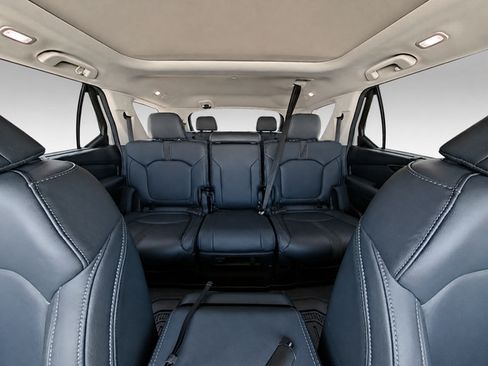Used 2025 Honda Pilot Touring image 16