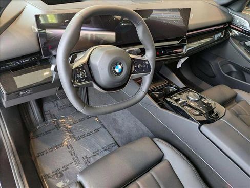 Used 2025 BMW 530i xDrive w/ Premium Package image 3