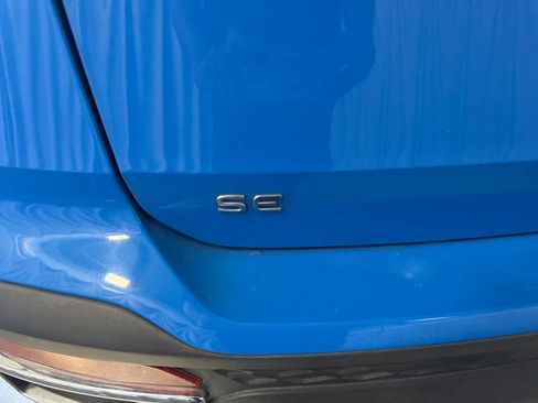 Used 2023 Volkswagen Taos SE w/ Panoramic Sunroof Package AWD/4WD image 11