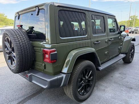 Used 2022 Jeep Wrangler Unlimited Sahara w/ Cold Weather Group AWD/4WD image 15