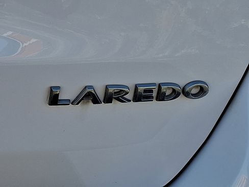 Used 2018 Jeep Grand Cherokee Laredo image 17