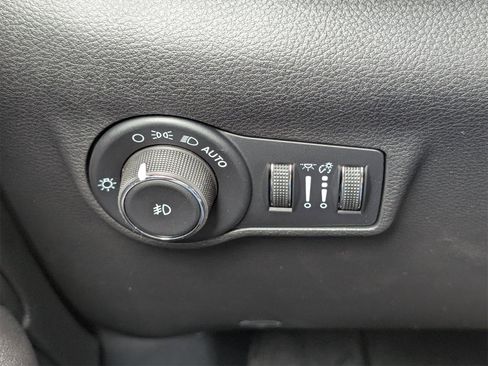 New 2026 Jeep Compass Latitude image 17