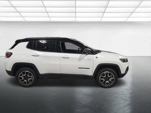 Used 2026 Jeep Compass Trailhawk AWD/4WD image 3